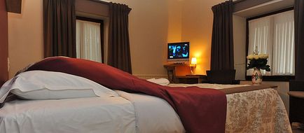 Le Roannay Room