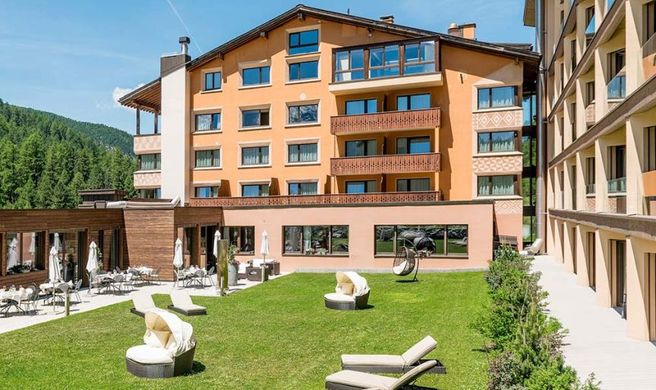 Palue Hotel Exterior