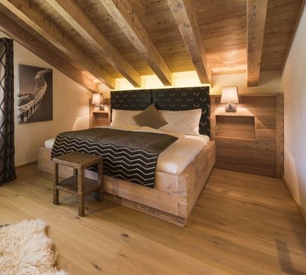 Palue Hotel Room
