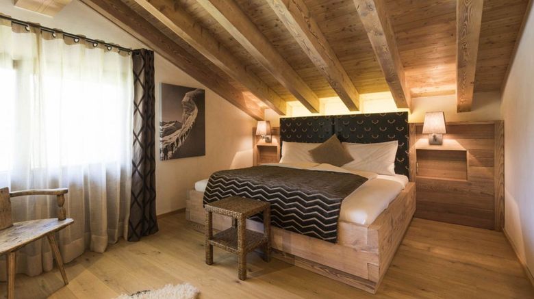 <b>Palue Hotel Room</b>