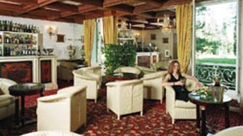 <b>Hostellerie Les Frenes Lobby</b> <b>Hostellerie Les Frenes Lobby</b>
