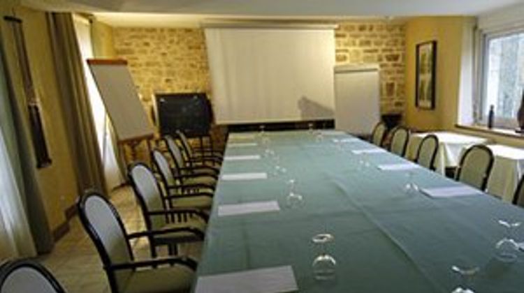 Hotel The Originals Le Manoir du Lys Meeting