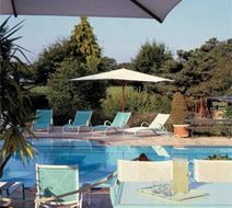 Hotel The Originals Le Manoir du Lys Pool