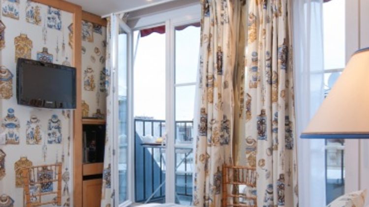 Le Regent Hotel Room