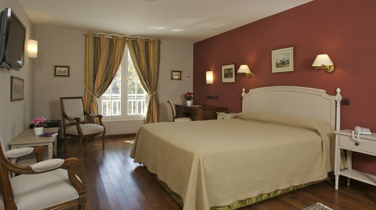 Chateau de la Commanderie Hotel Room