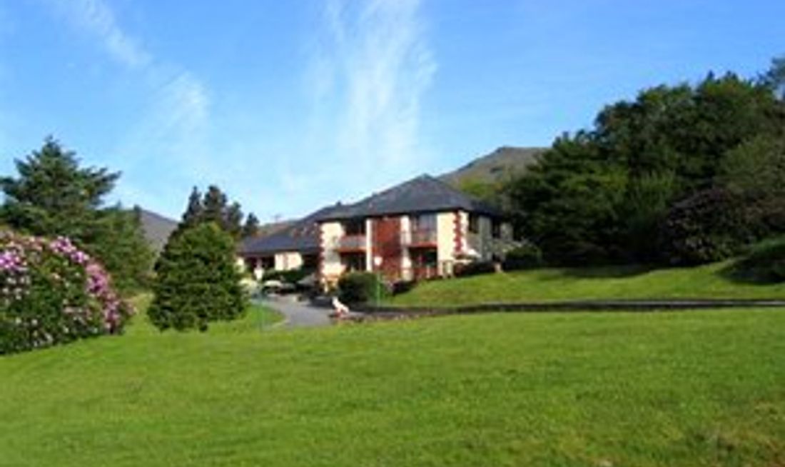 Kylemore Pass Hotel Exterior