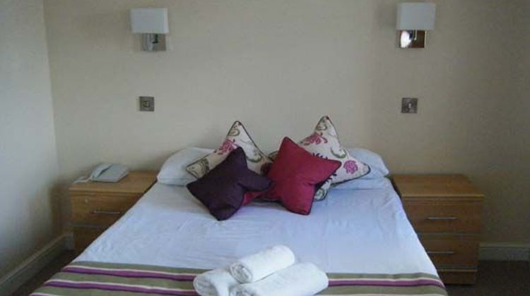 Harrys Hotel Room
