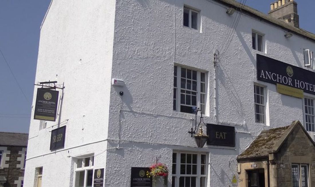 Anchor Hotel Exterior