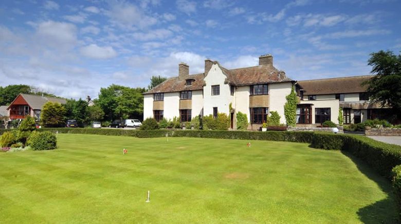 Royal Marine  and  Links Hotel Exterior
