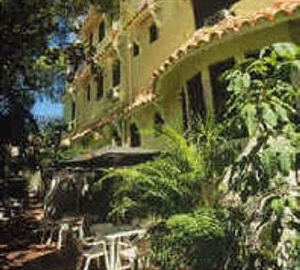 El Canario Inn Lobby