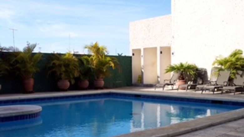 <b>Los Aluxes Pool</b>