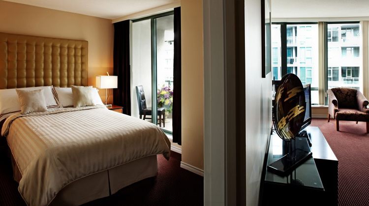 Executive Airport Plaza Suite