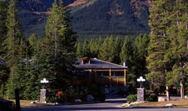 Mountaineer Lodge Exterior