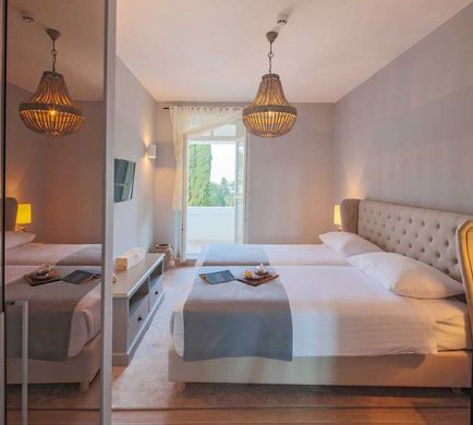 Port 9 Hotel Room