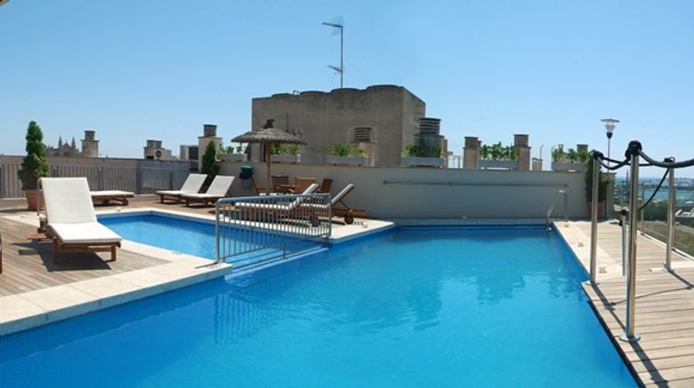 <b>Saratoga Hotel Pool</b>
