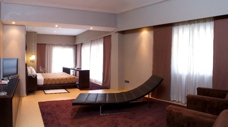 <b>Saratoga Hotel Suite</b>