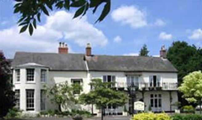Farthings Hotel & Restaurant Exterior