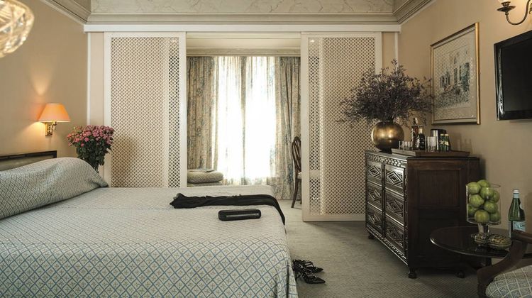 Al Bustan Hotel Room