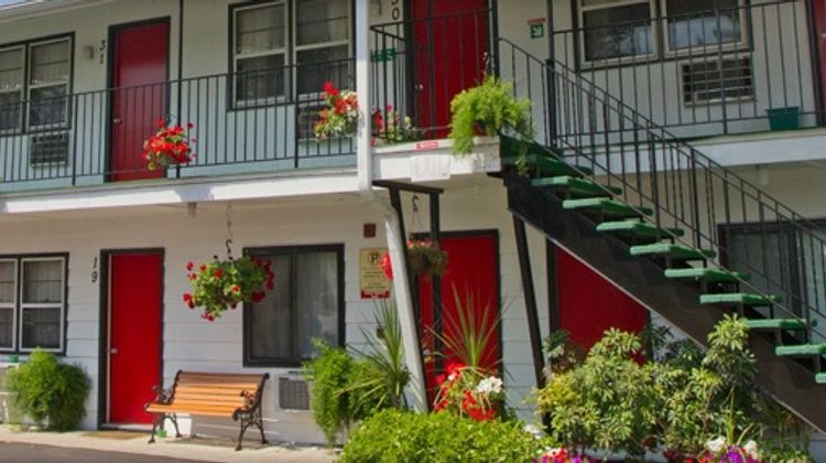 Fitzgerald's Motel Exterior