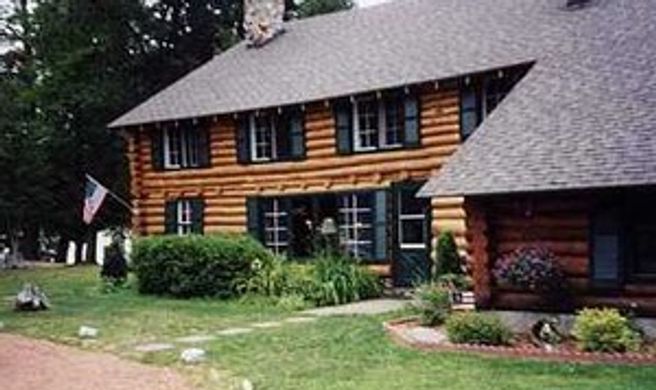 Whispering Pine Lodge Exterior