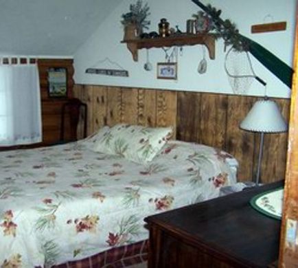 Whispering Pine Lodge Room