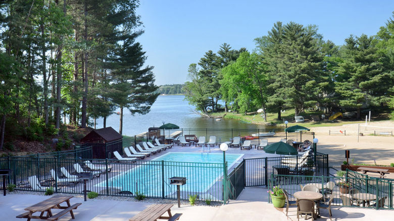 <b>Bakers Sunset Bay Resort Pool</b>