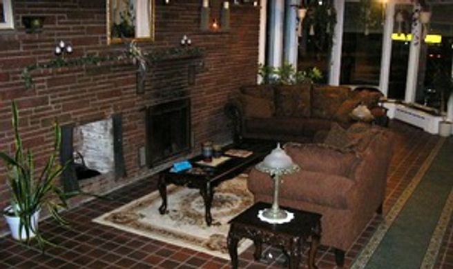 Sundowner Inn Lobby