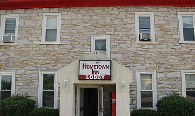 Hometown Inn Staunton Exterior