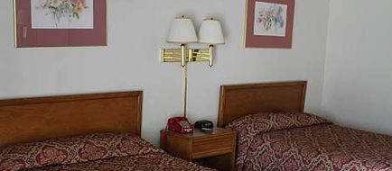 Hometown Inn Staunton Room