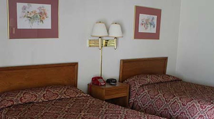 Hometown Inn Staunton Room