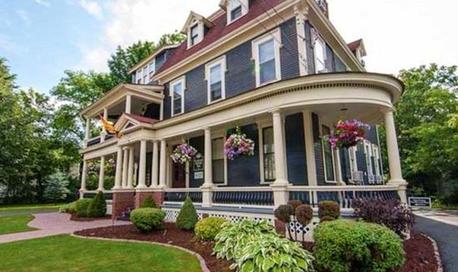 Carriage House Bed & Breakfast Exterior