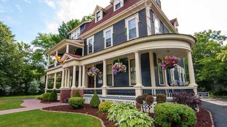 Carriage House Bed  and  Breakfast Exterior
