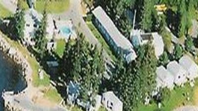 Bay Breeze Motel & Cottages