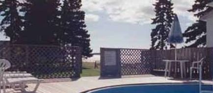 Bay Breeze Motel & Cottages Pool