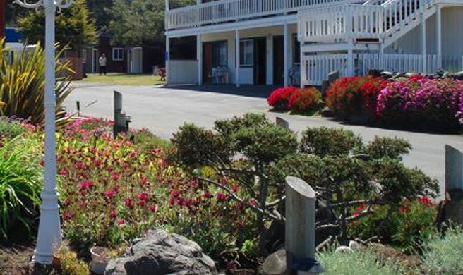 Coast Inn and Spa Exterior