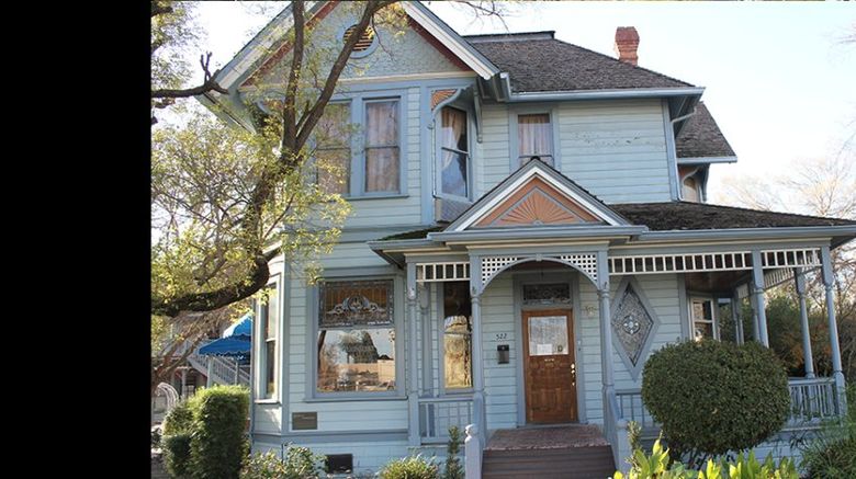 <b>Irwin Street Inn Exterior</b>