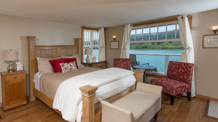 Jenner Inn Room