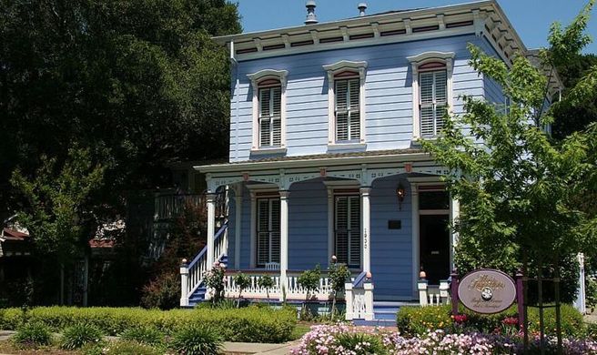 Napa Inn Exterior