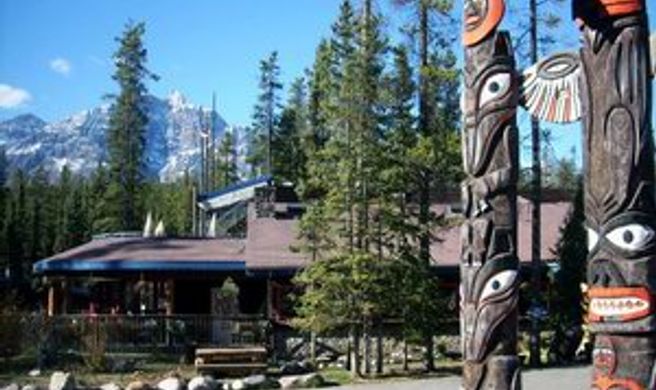 Sunwapta Falls Rocky Mountain Lodge Exterior