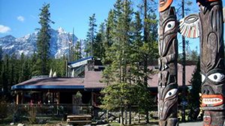 Sunwapta Falls Rocky Mountain Lodge Exterior