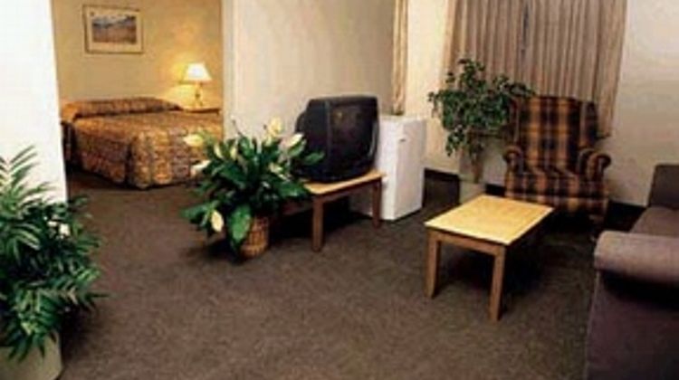 Heritage Inn Hotel & Convention Centre Suite