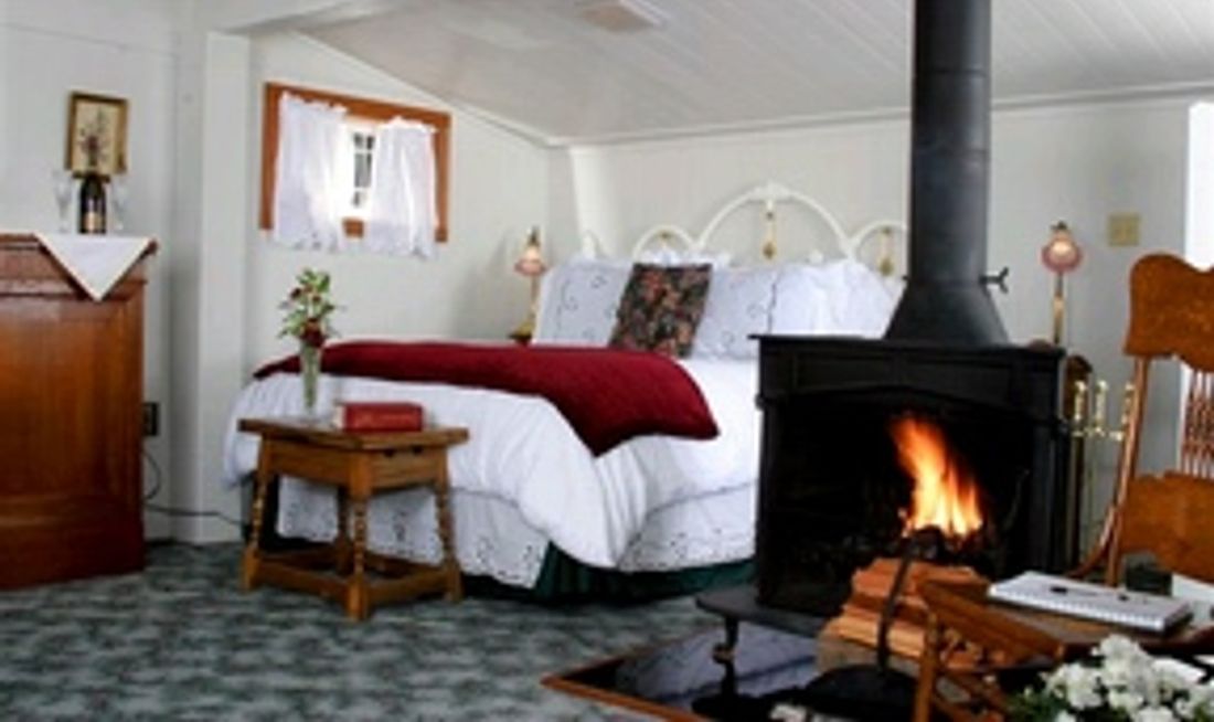 Dennen's Victorian Farmhouse Room