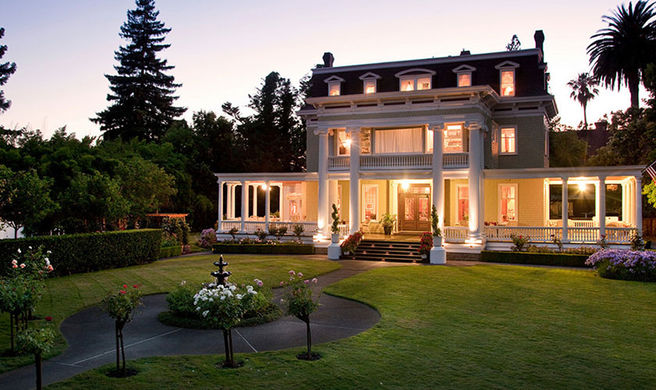 Churchill Manor Bed & Breakfast Exterior