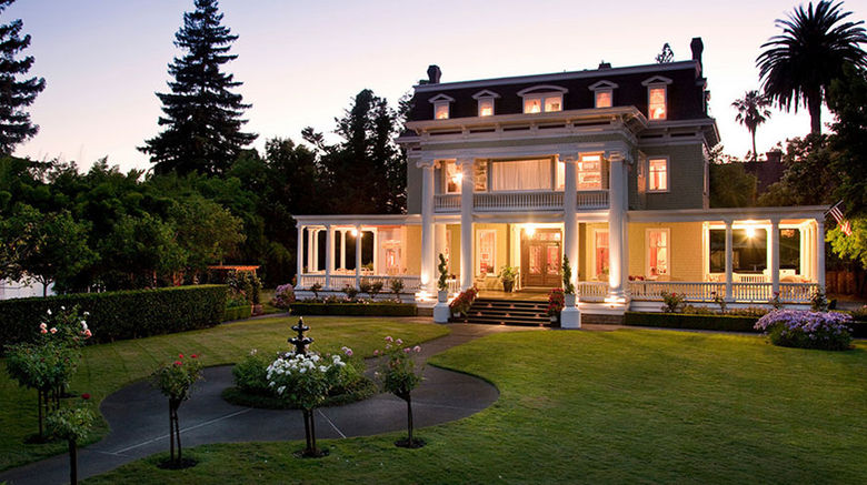 Churchill Manor Bed  and  Breakfast Exterior