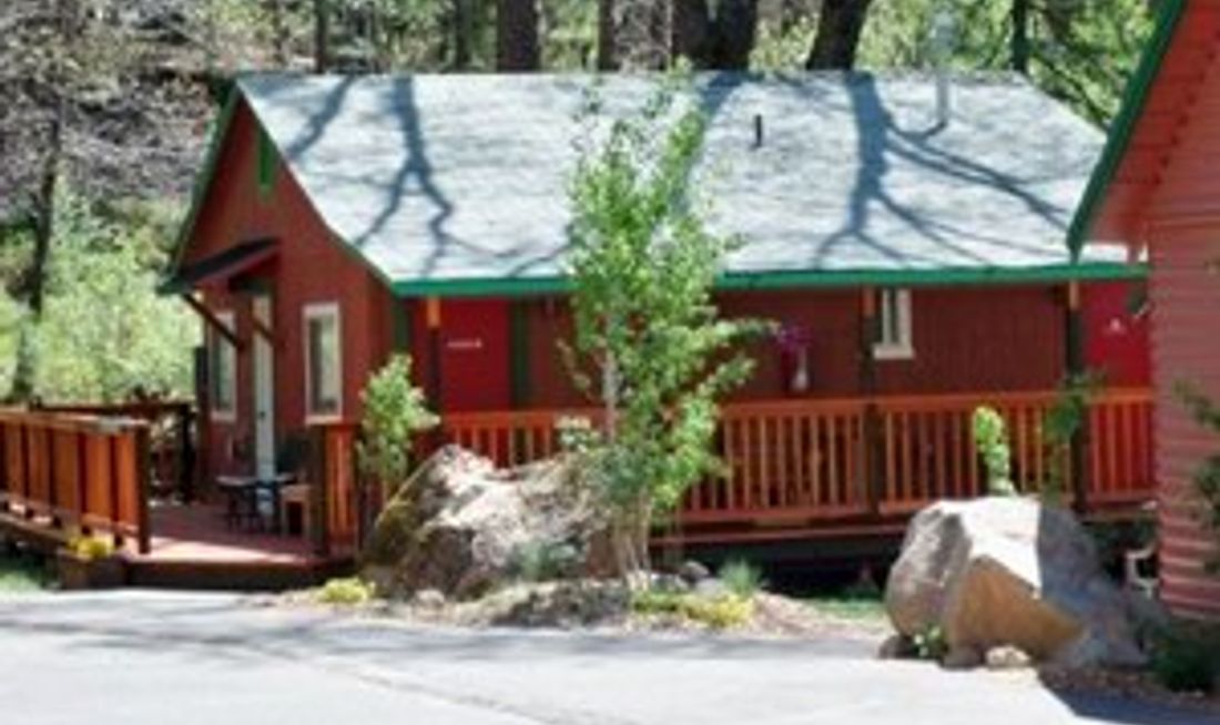 Yosemite Riverside Inn Exterior