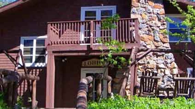 <b>Pine Hills Lodge Exterior</b>