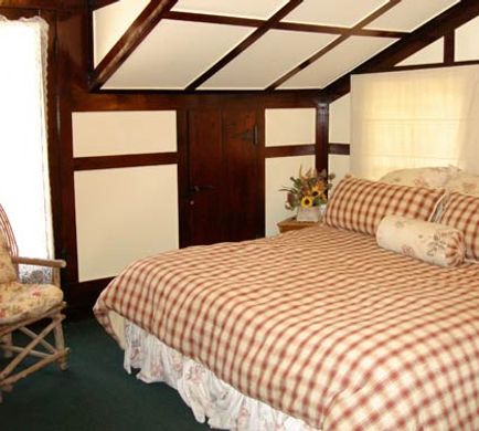 Pine Hills Lodge Room