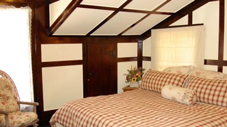 <b>Pine Hills Lodge Room</b>