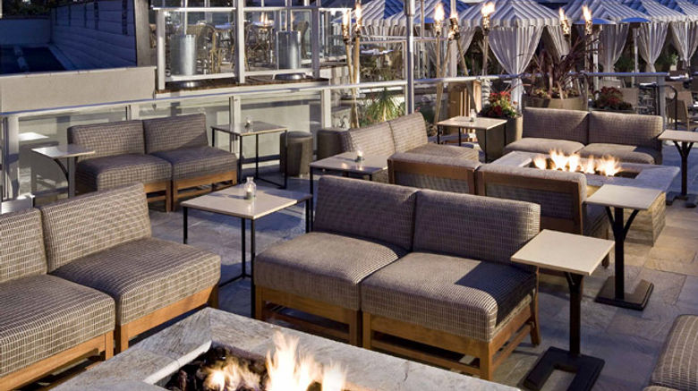 <b>Foghorn Harbor Inn Bar/Lounge</b>