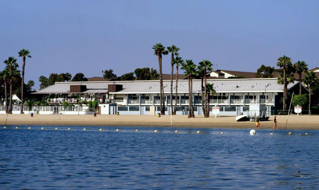 Foghorn Harbor Inn Exterior
